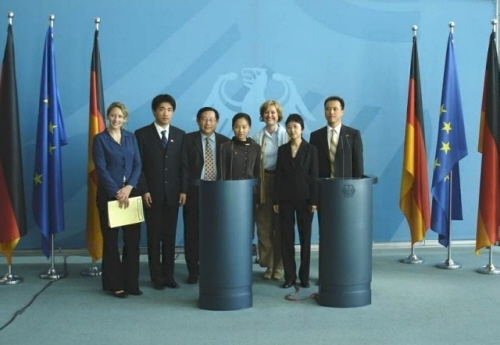德语系2002级张海晨同学经选拔考试荣获“德国总理奖”